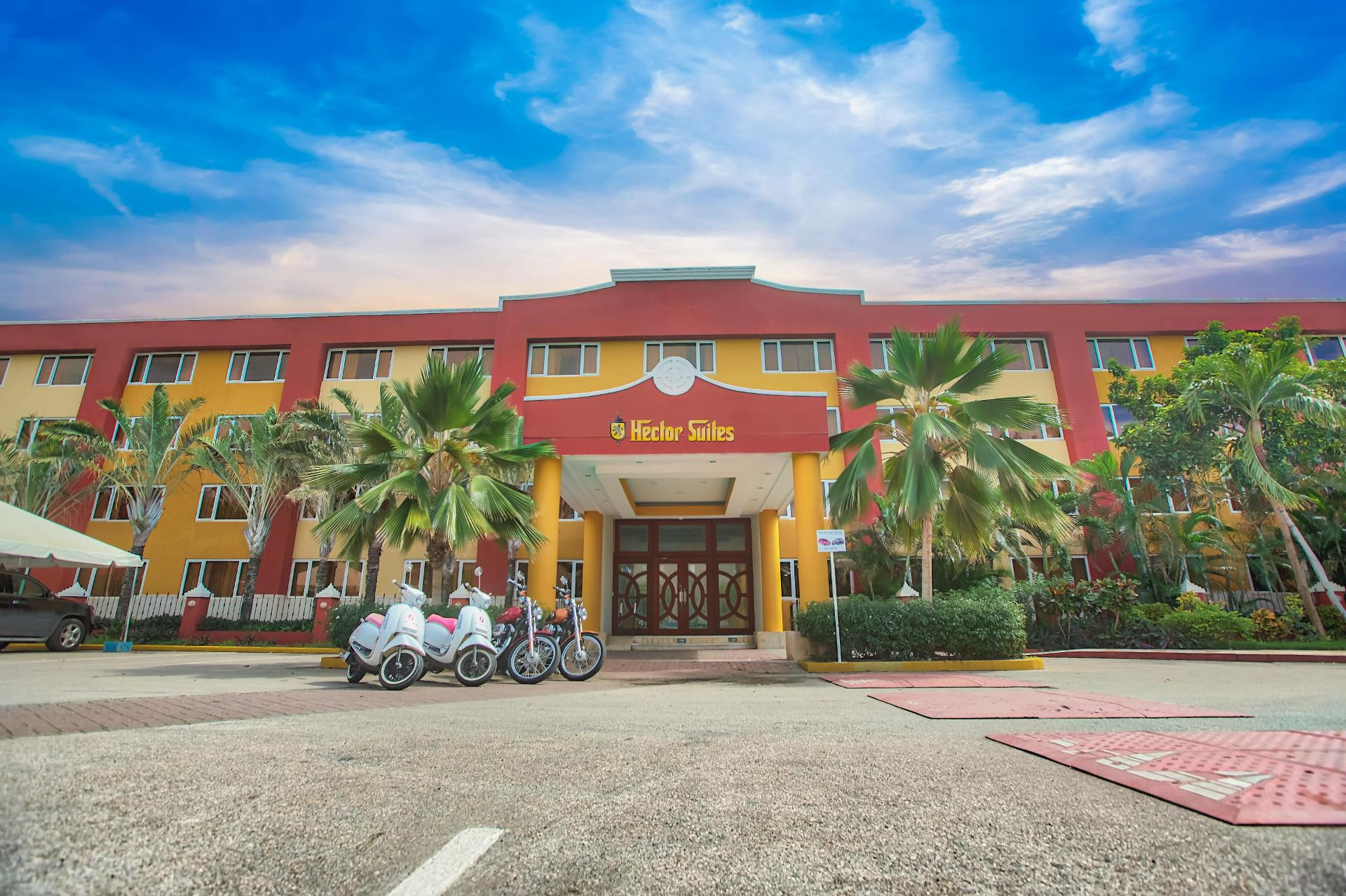 Vista Exterior Hector Suites