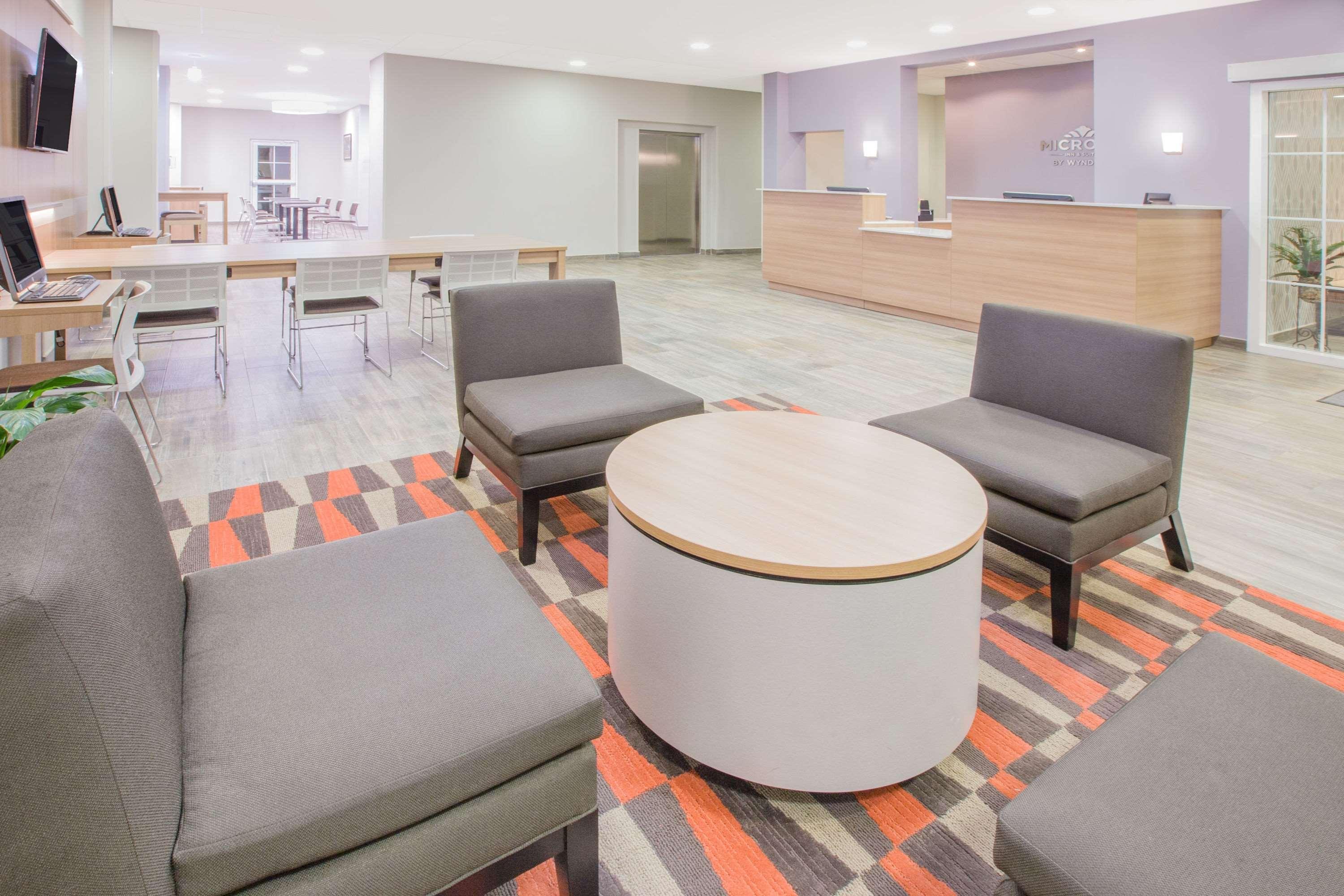 Vista Lobby Microtel Inn & Suites by Wyndham Cuauhtemoc Campos Menonitas
