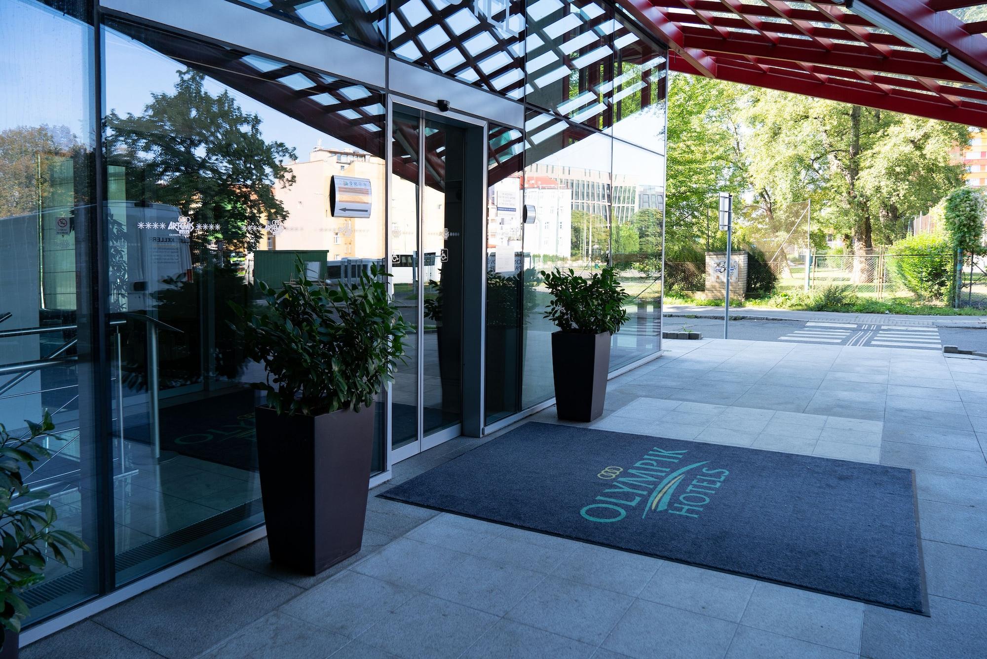Vista Exterior Hotel Artemis