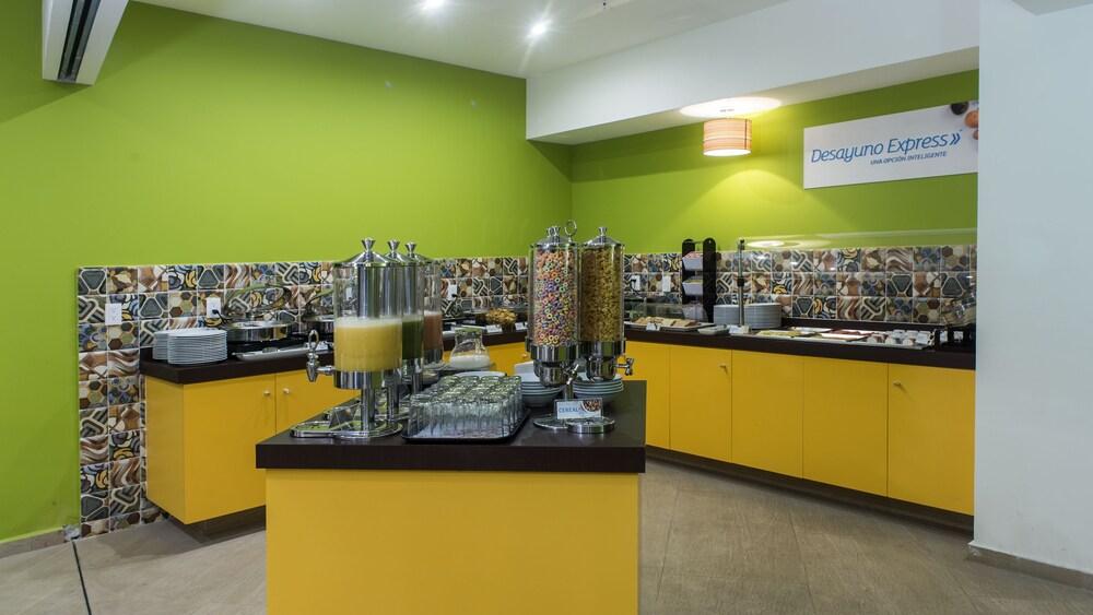 Restaurant Holiday Inn Express Mexico Aeropuerto by IHG