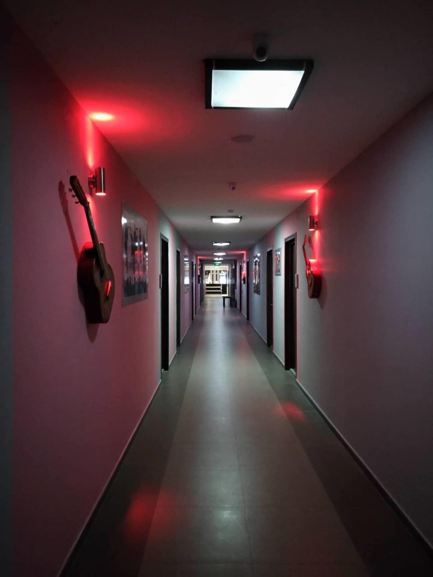 Varios Rock Hotel First Line