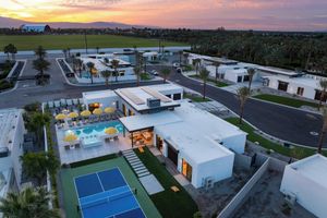 Alquiler Vacacional - Sleeps 34 2 Villas, Pool, Pickleball + Bocce Polo Villas Elara by Avantstay