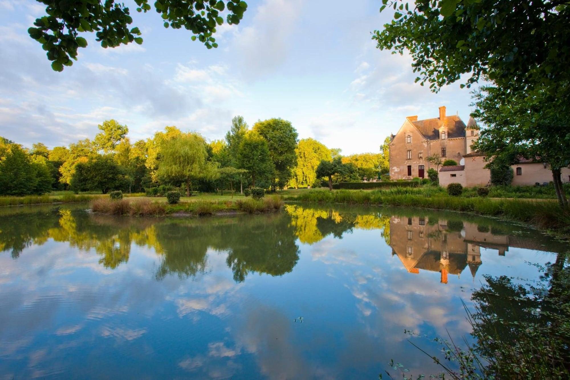 Varios Chateau de la Verie