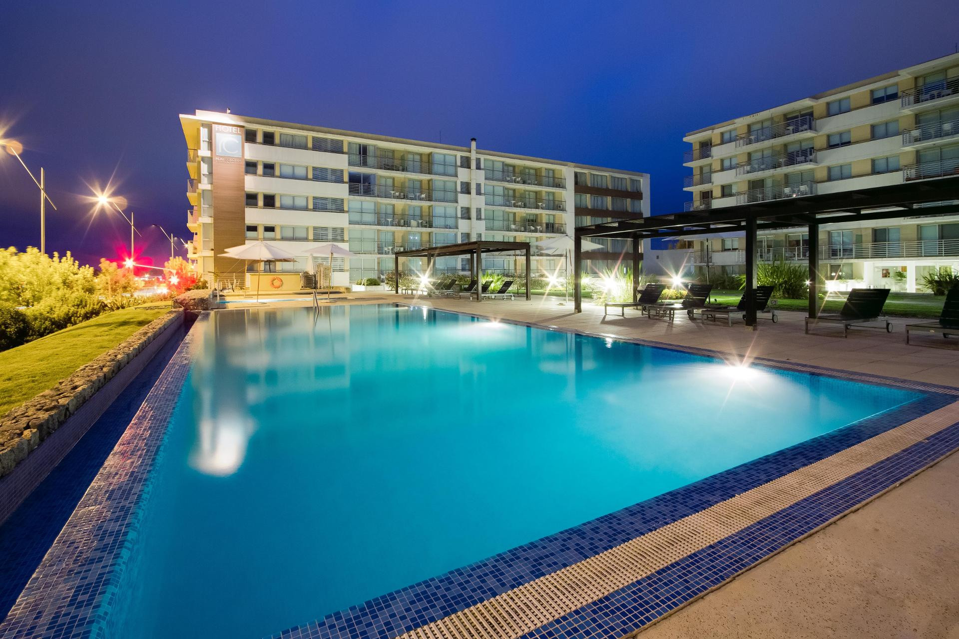 Vista Exterior Real Colonia Hotel & Suites