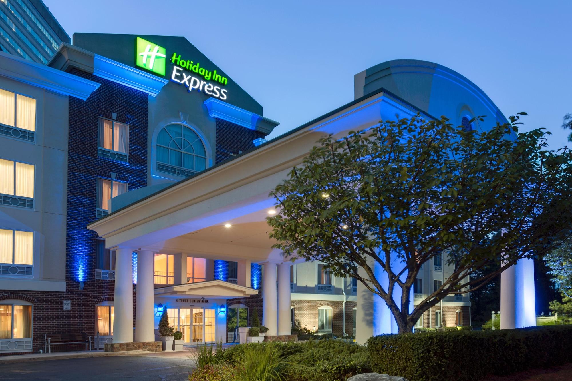 Vista Exterior Holiday Inn Express Tower Center by IHG