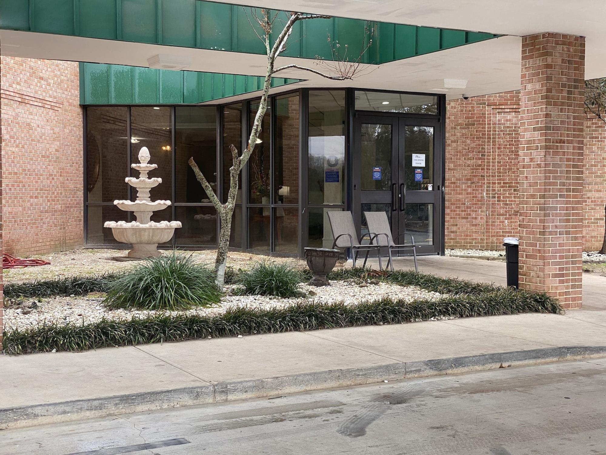 Vista Exterior Days Inn by Wyndham Ozark