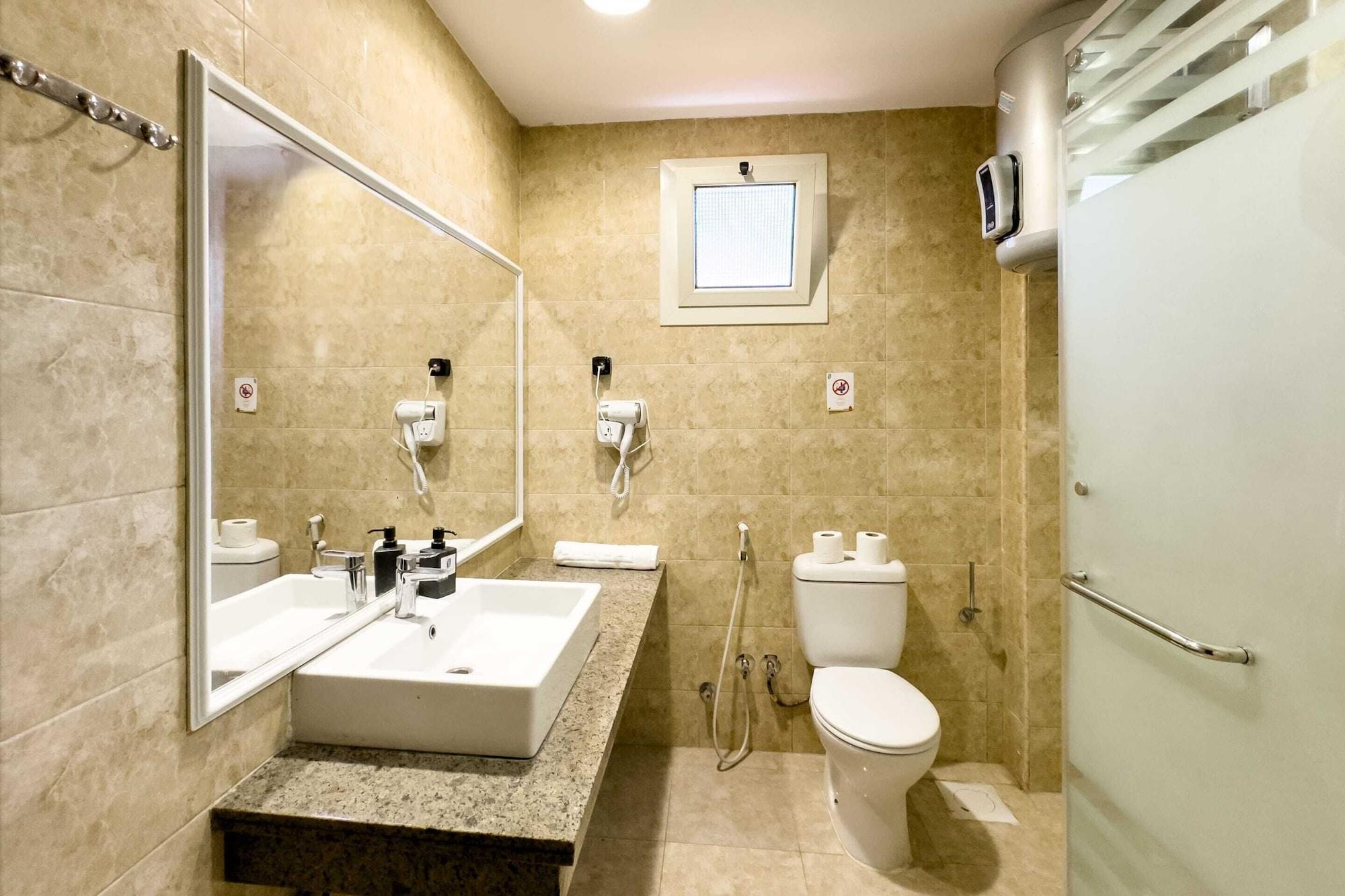 Equipamiento de Habitación Xuru Stays I Waterfall Zoo Lodge