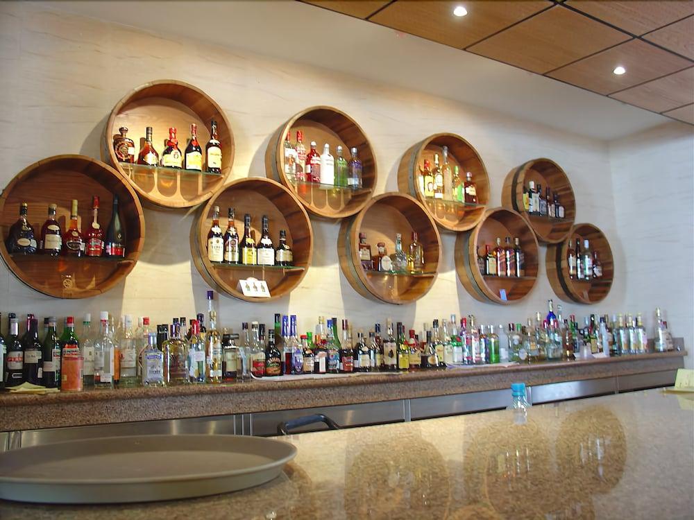 Bar/Lounge Suites Inn La Muralla Metepec