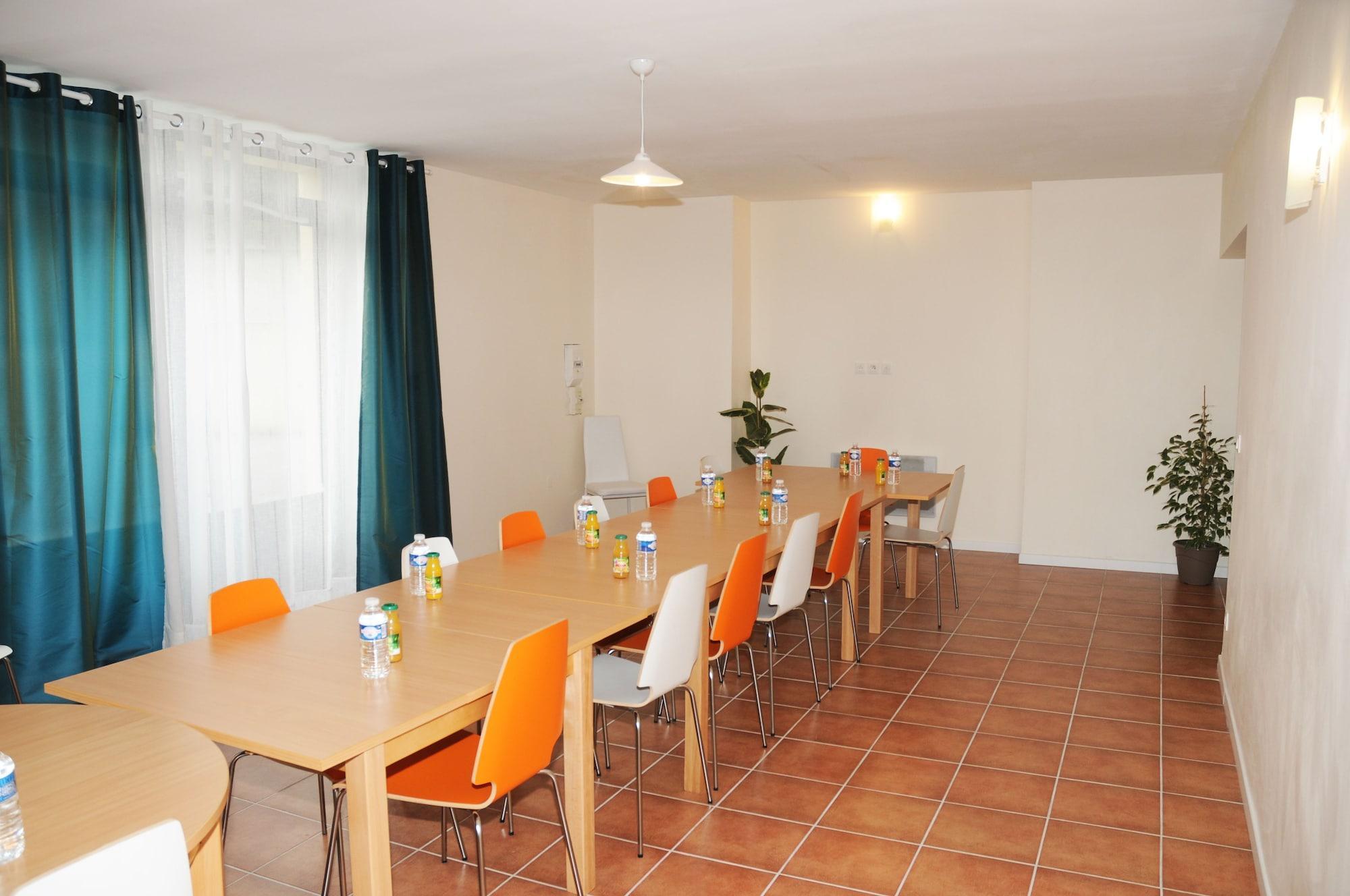 Centro de Negocios Hotel Akena De Morez