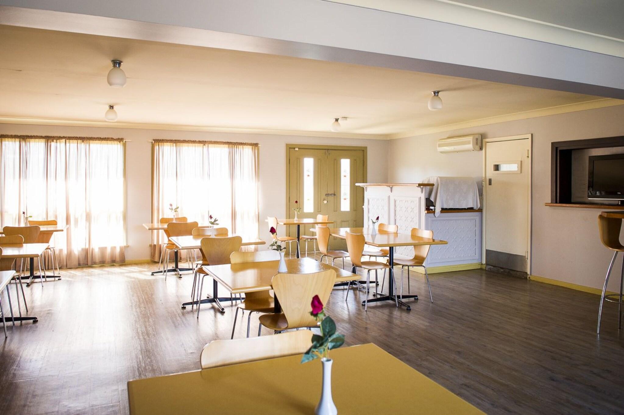 Vista Lobby Cherry Blossom Motel