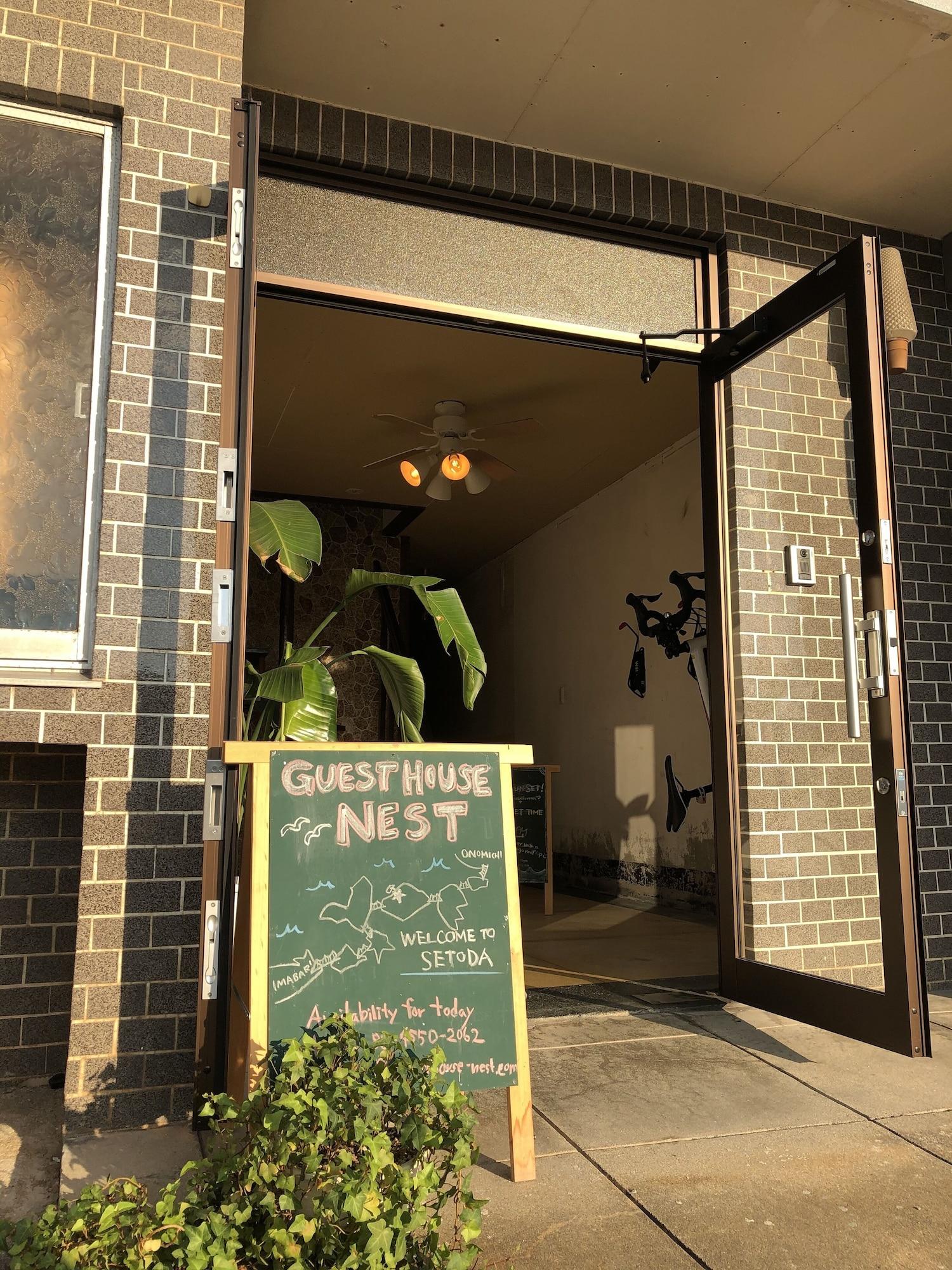 Vista Exterior Guesthouse NEST - Hostel