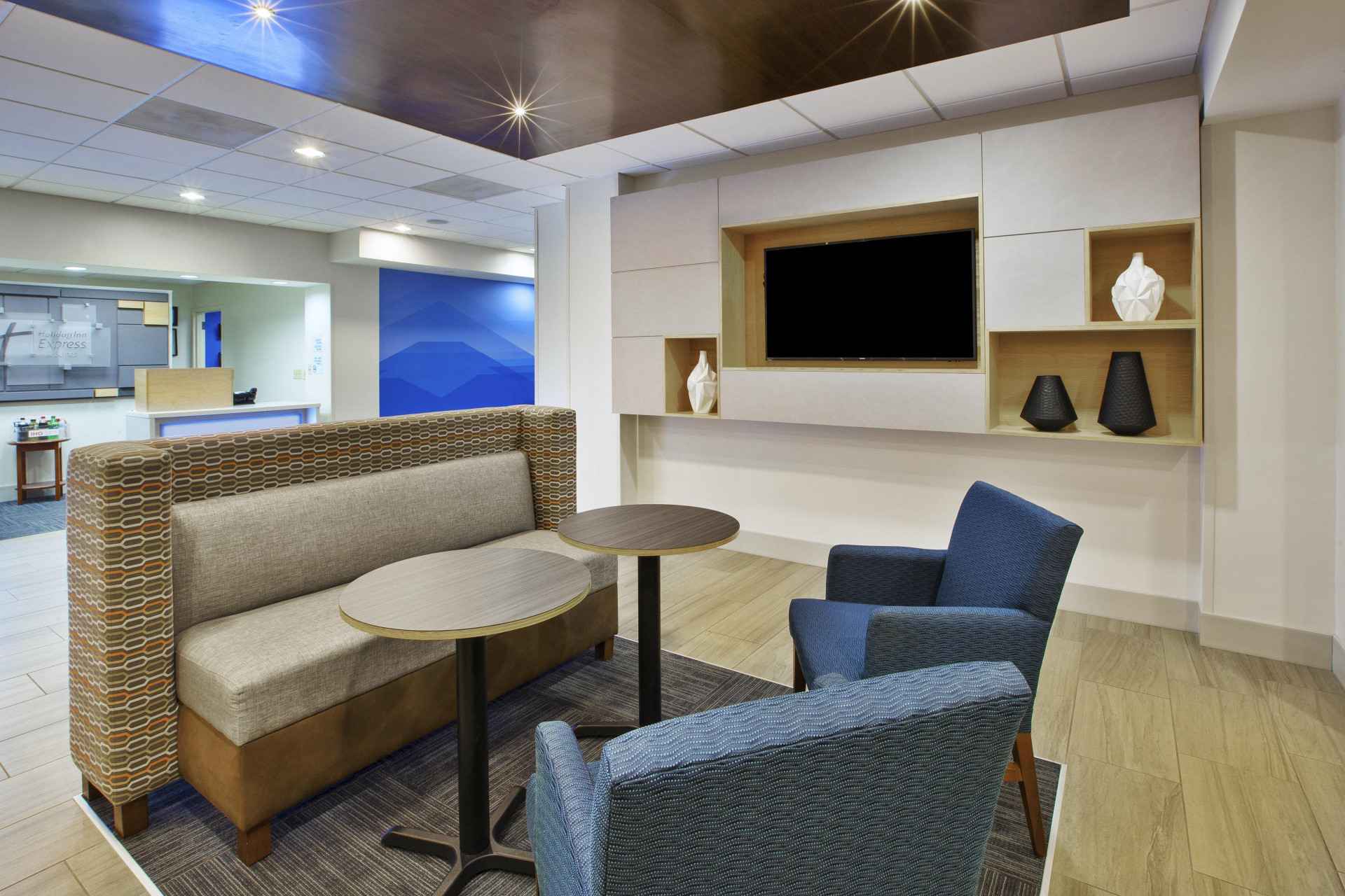 Vista Lobby Holiday Inn Express & Suites Manchester Conference