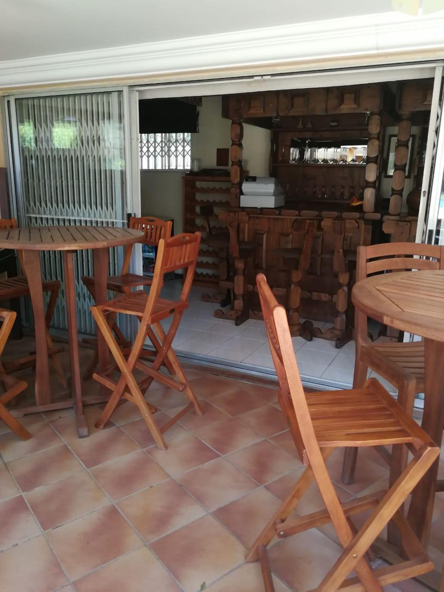 Bar/Salón Hoyohoyo Chartwell Lodge