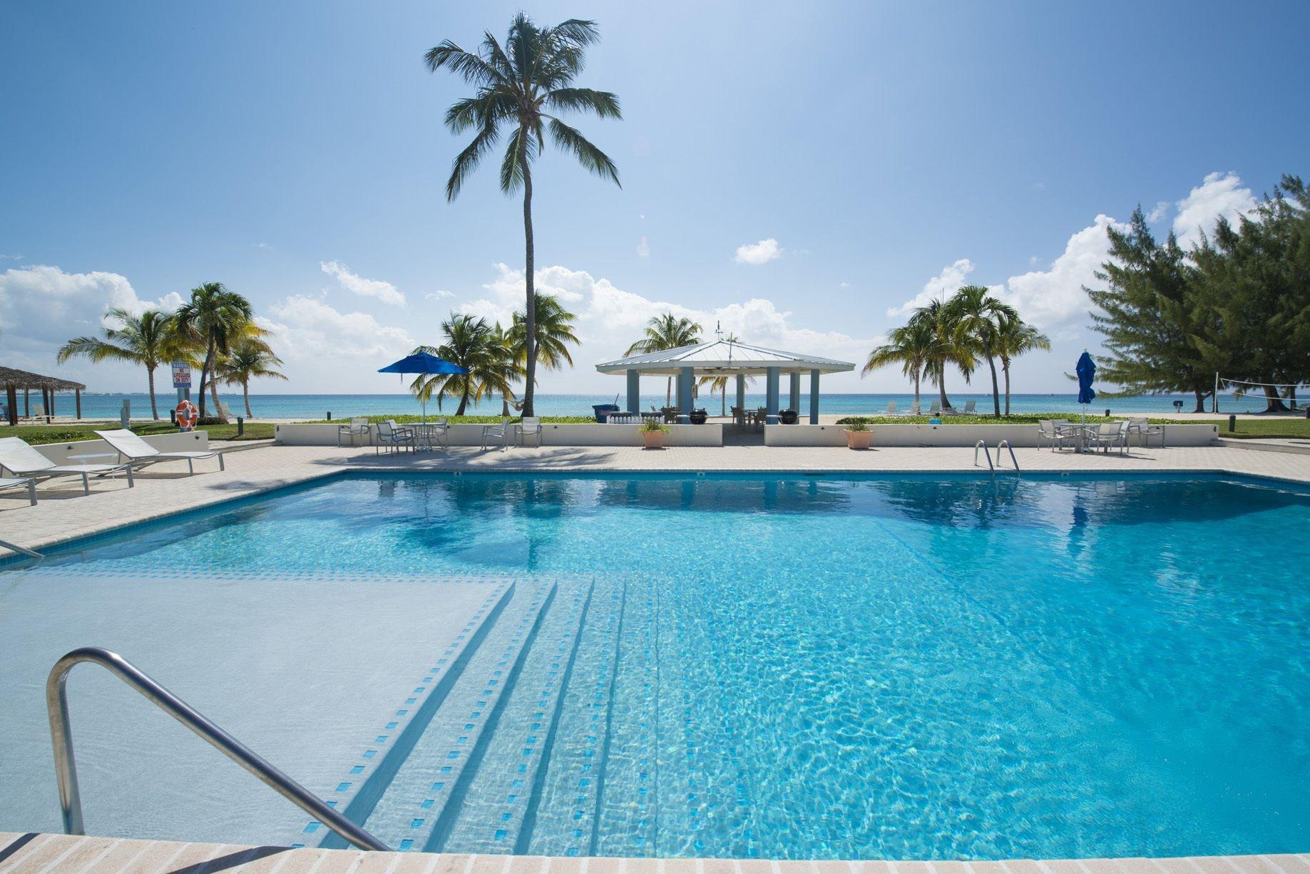 Vista Piscina Silver Sands Condominiums