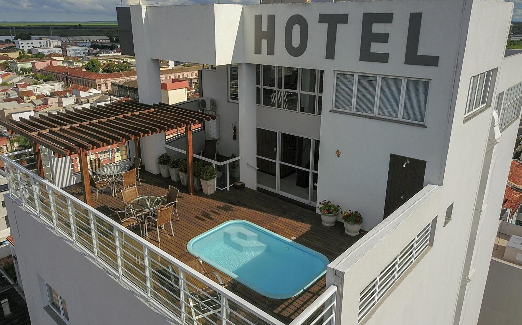 Vista Exterior M. Tower Hotel