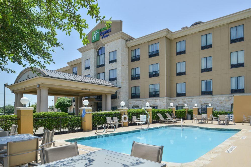 Vista da piscina Holiday Inn Express Hotel & Suites San Antonio-Medical Area