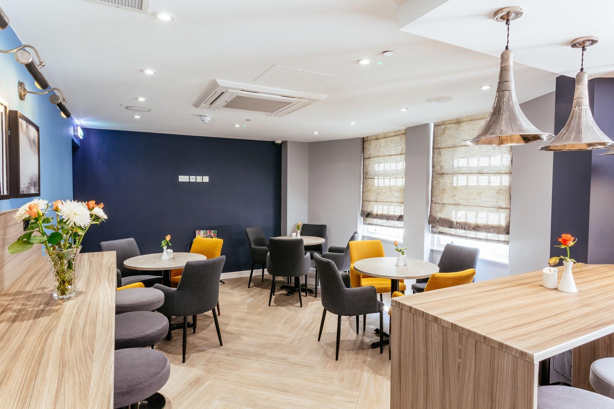 Bar/Salón Oliver Plaza