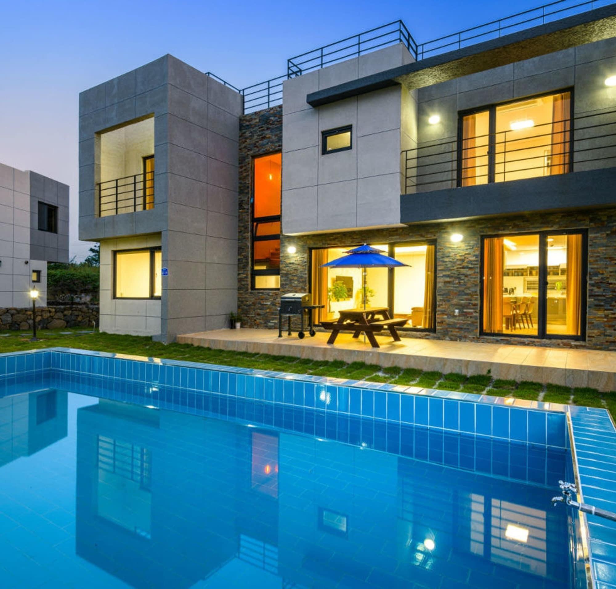 Vista Exterior Chandelier Pension