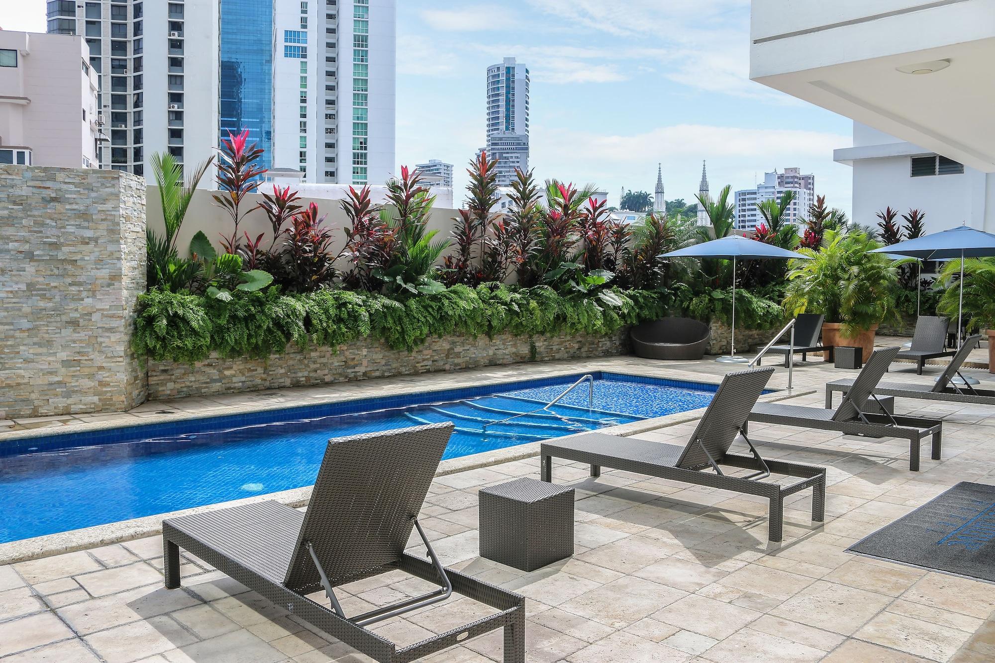 Vista Piscina The Executive Hotel