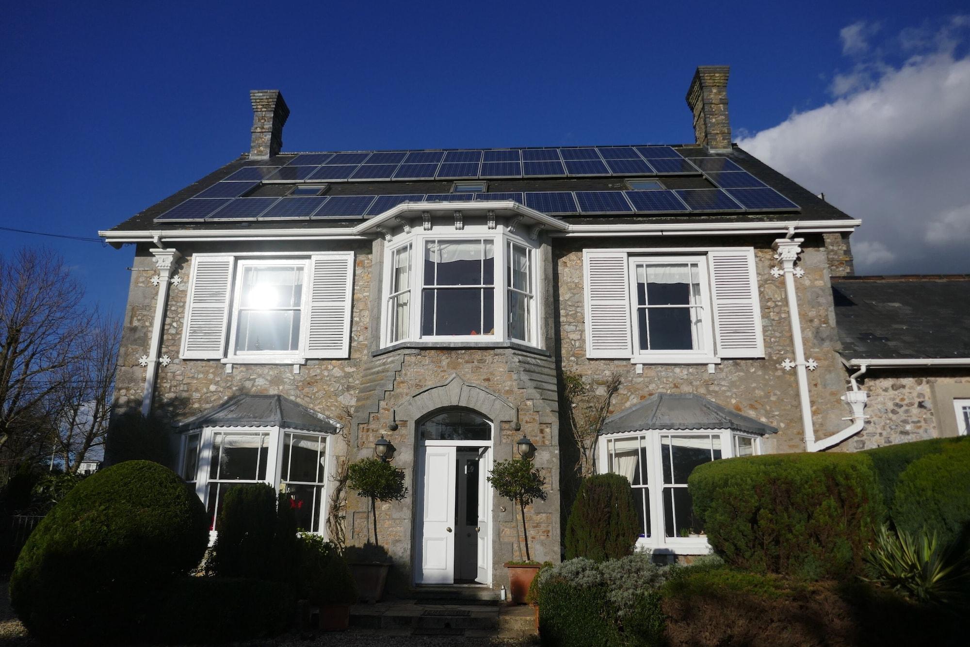 Varios Kerrington House