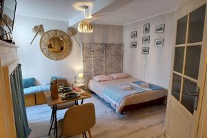 Alquiler Vacacional - "L'Entre Deux Portes", authentic charming studio, facing the old town, 2 pers.