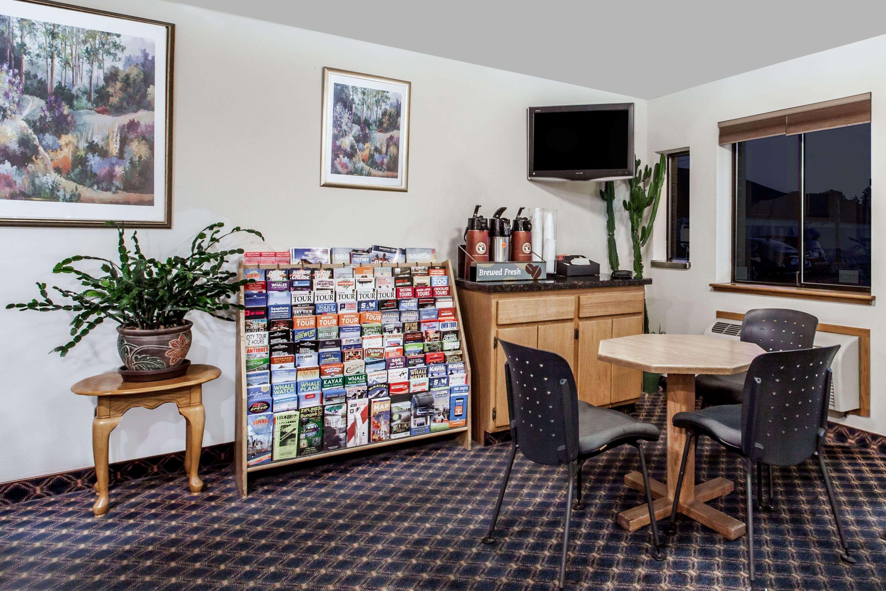 Vista Exterior Econo Lodge Edmonds North Seattle