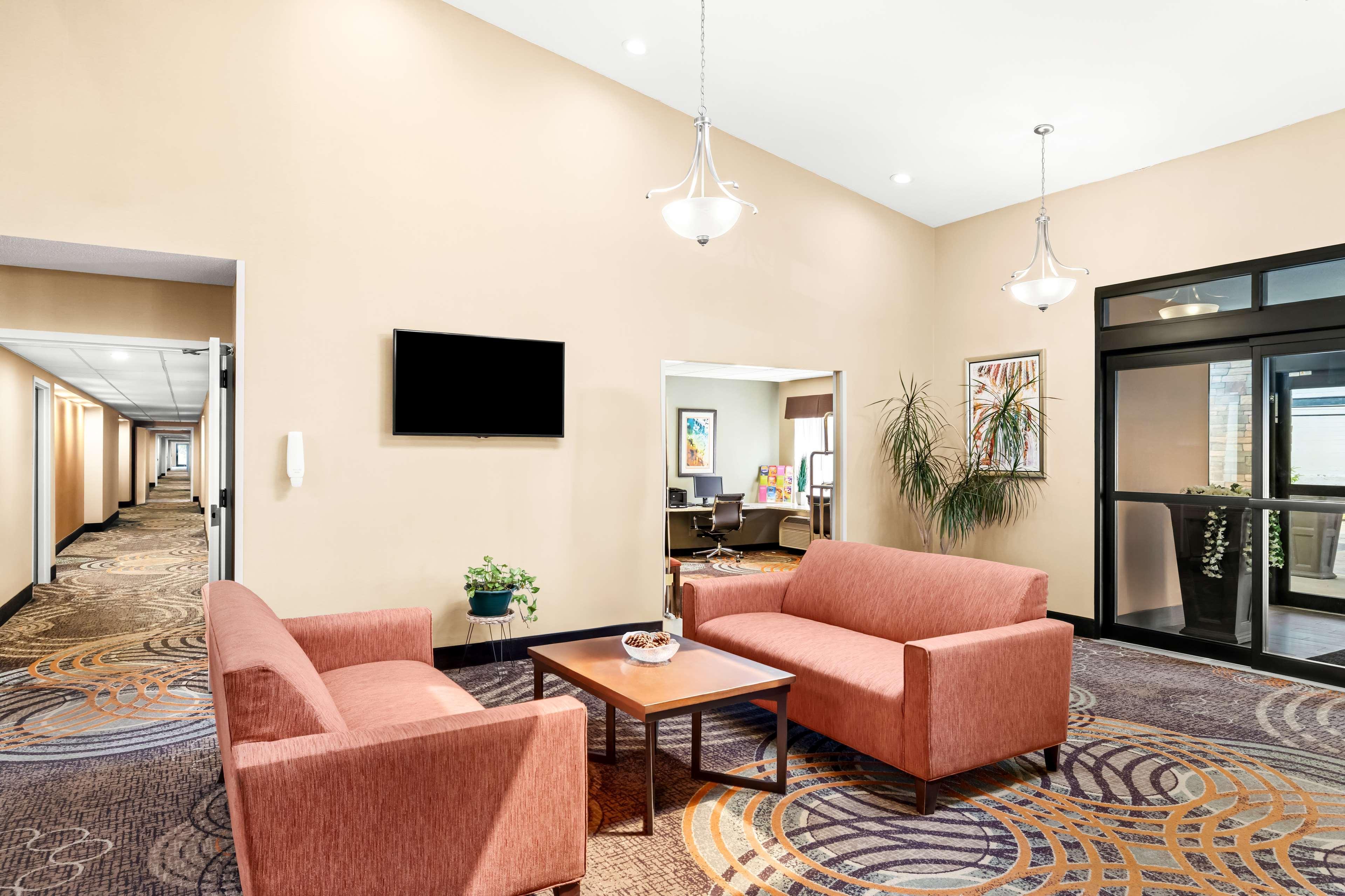 Vista Lobby Best Western Maple City Inn