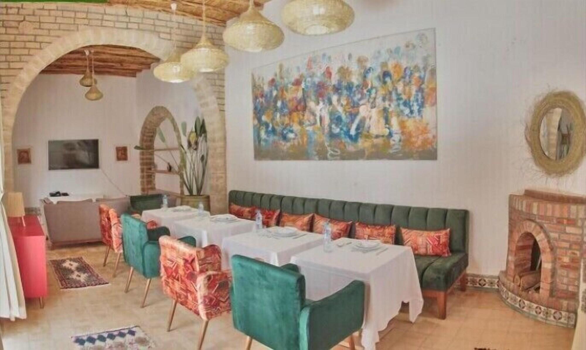 Restaurant Riad Borj El Baroud