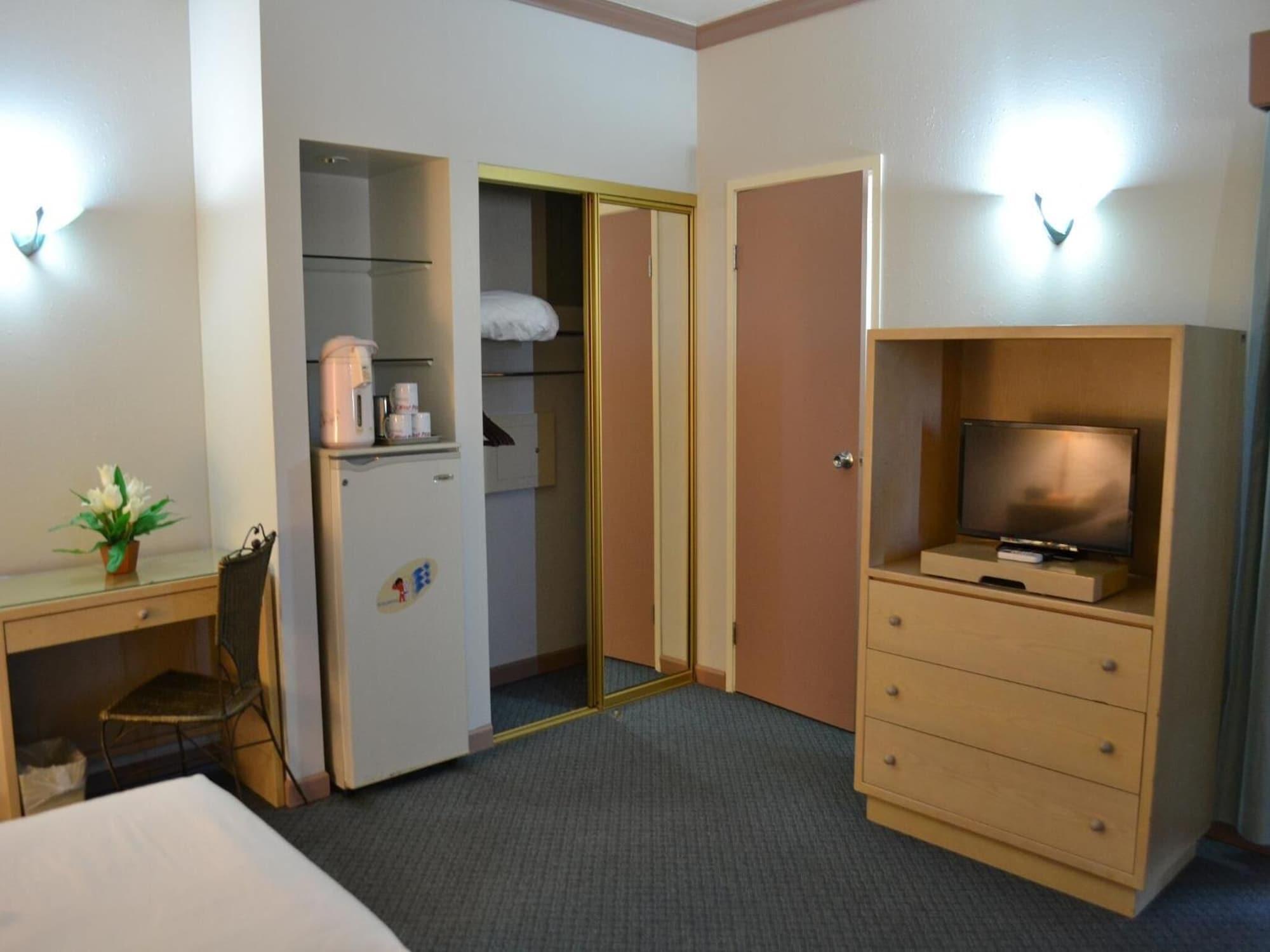 Habitación West Plaza Hotel Desekel