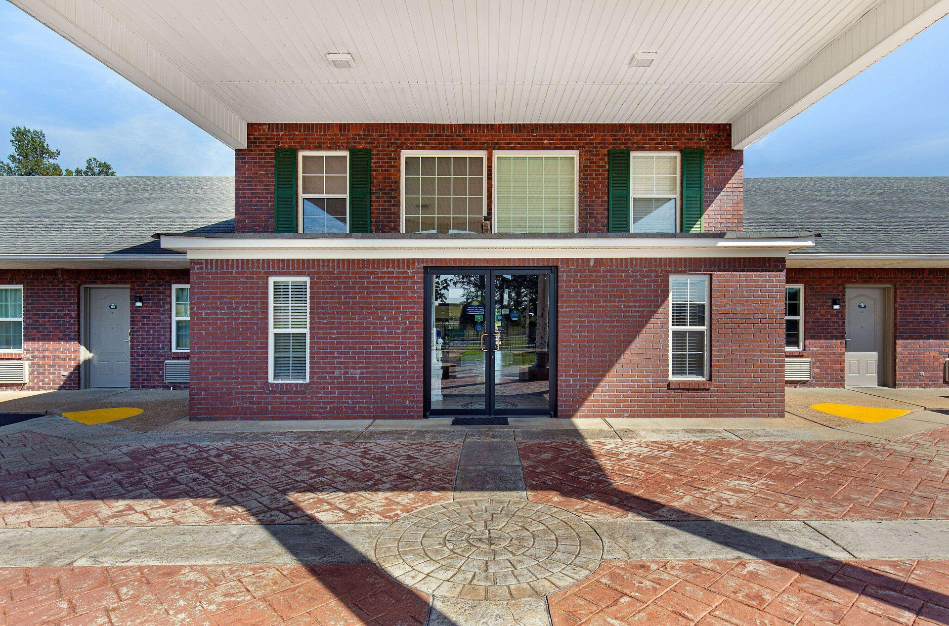 Vista Exterior Days Inn by Wyndham Savannah