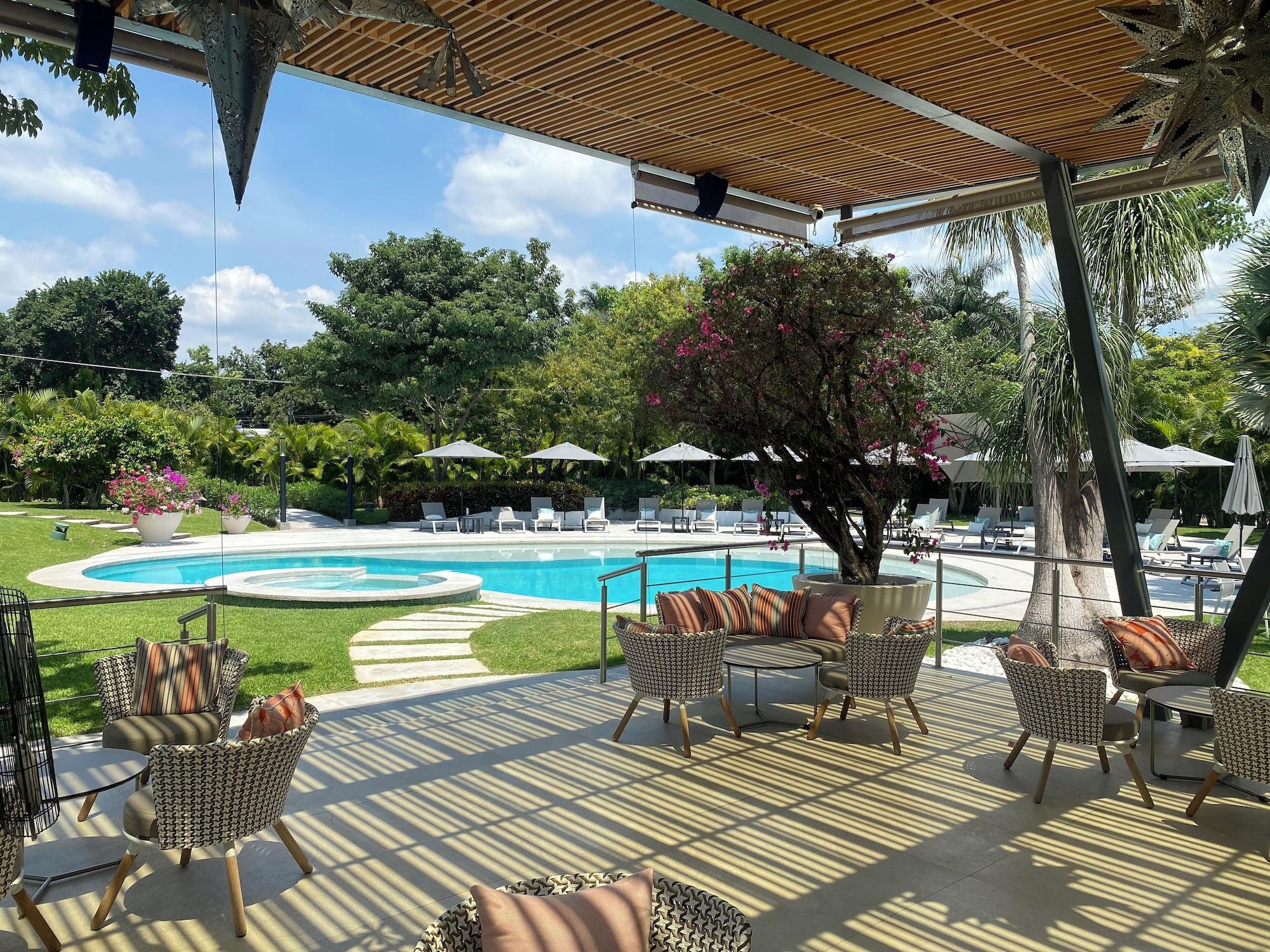 Vista Lobby Xhiara Hotel