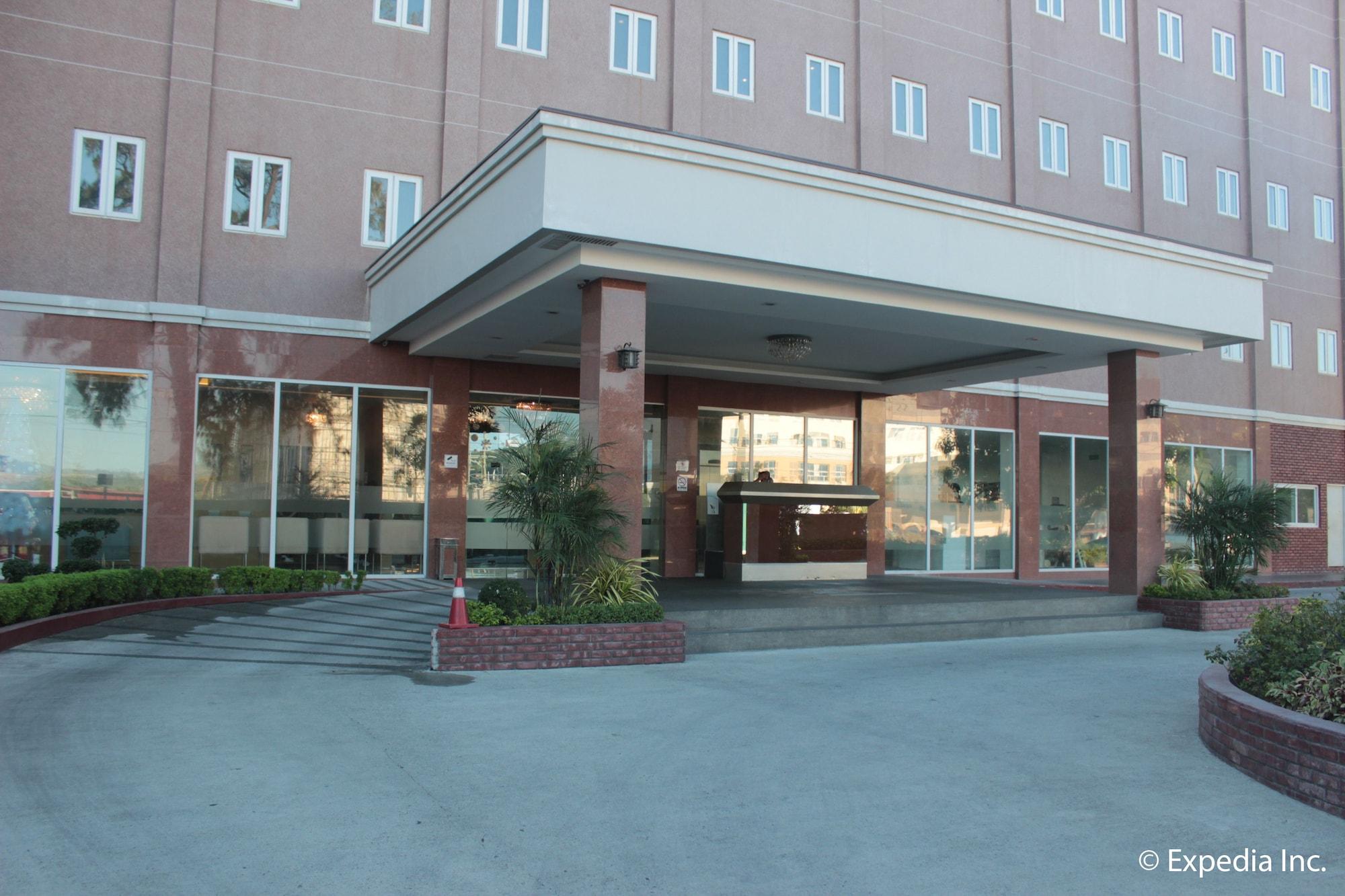 Vista Exterior Sun Plaza Subic