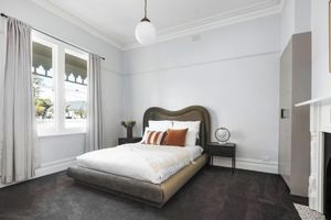 Alquiler Vacacional - 3 bedroom Brighton home with a huge pool and lush gardens.