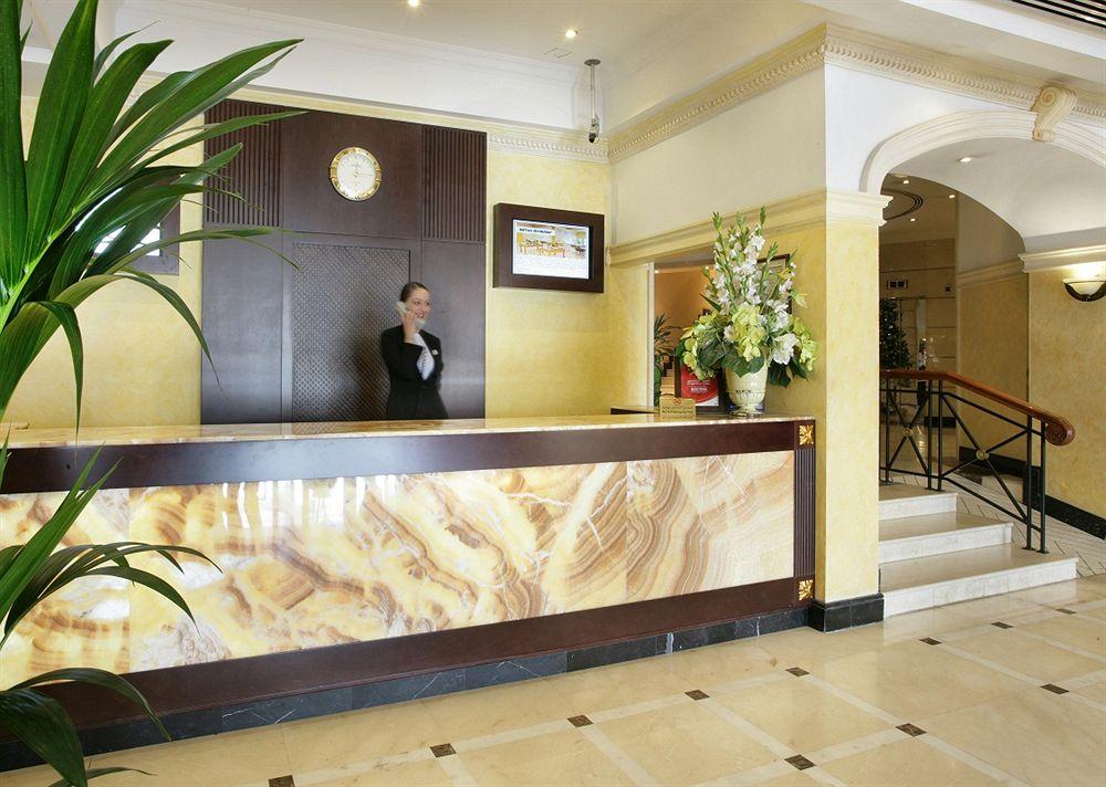 Vista do lobby Chelsea Plaza Hotel Dubai