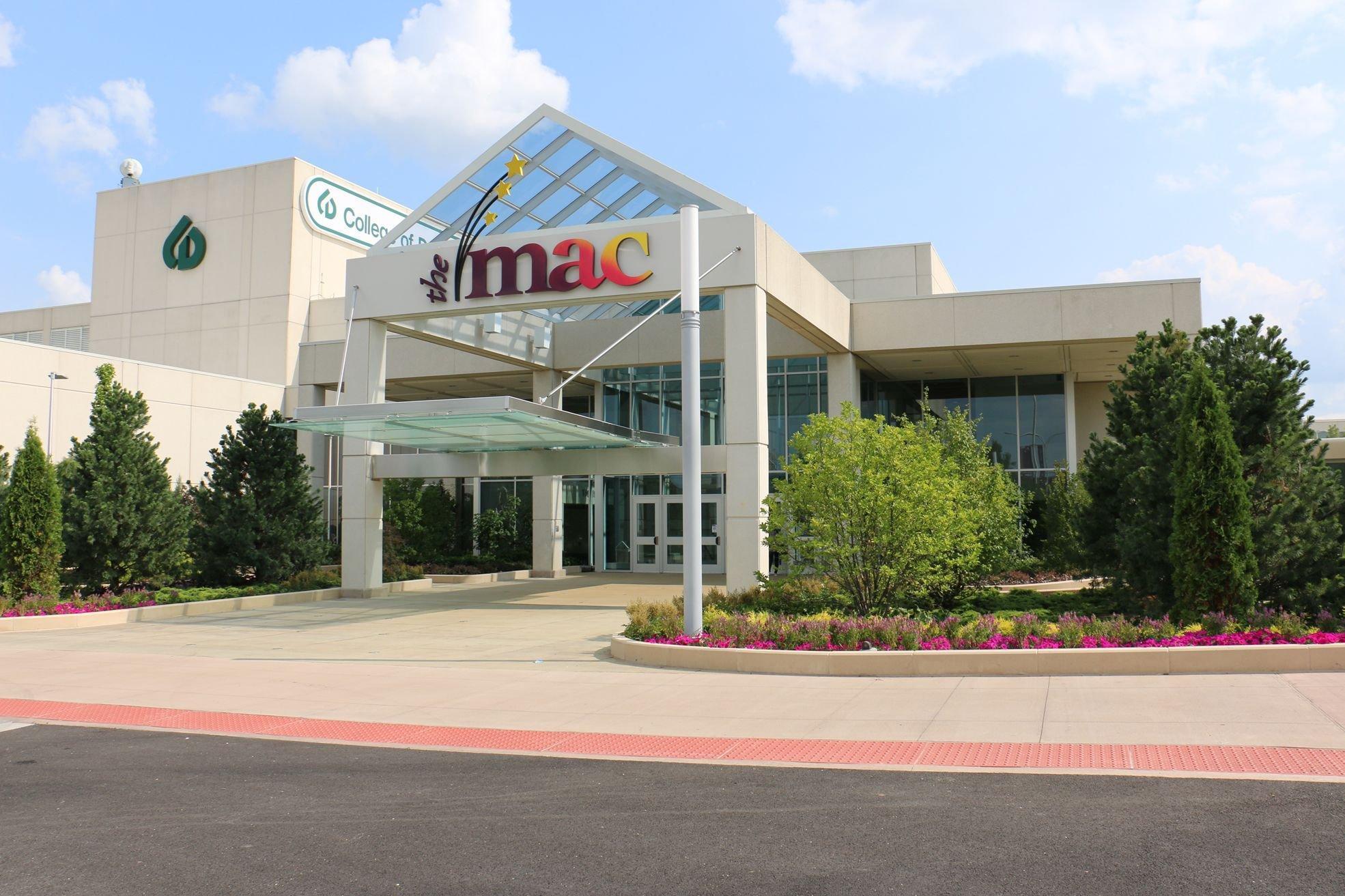 Vista Exterior Crowne Plaza Lombard Downers Grove by IHG