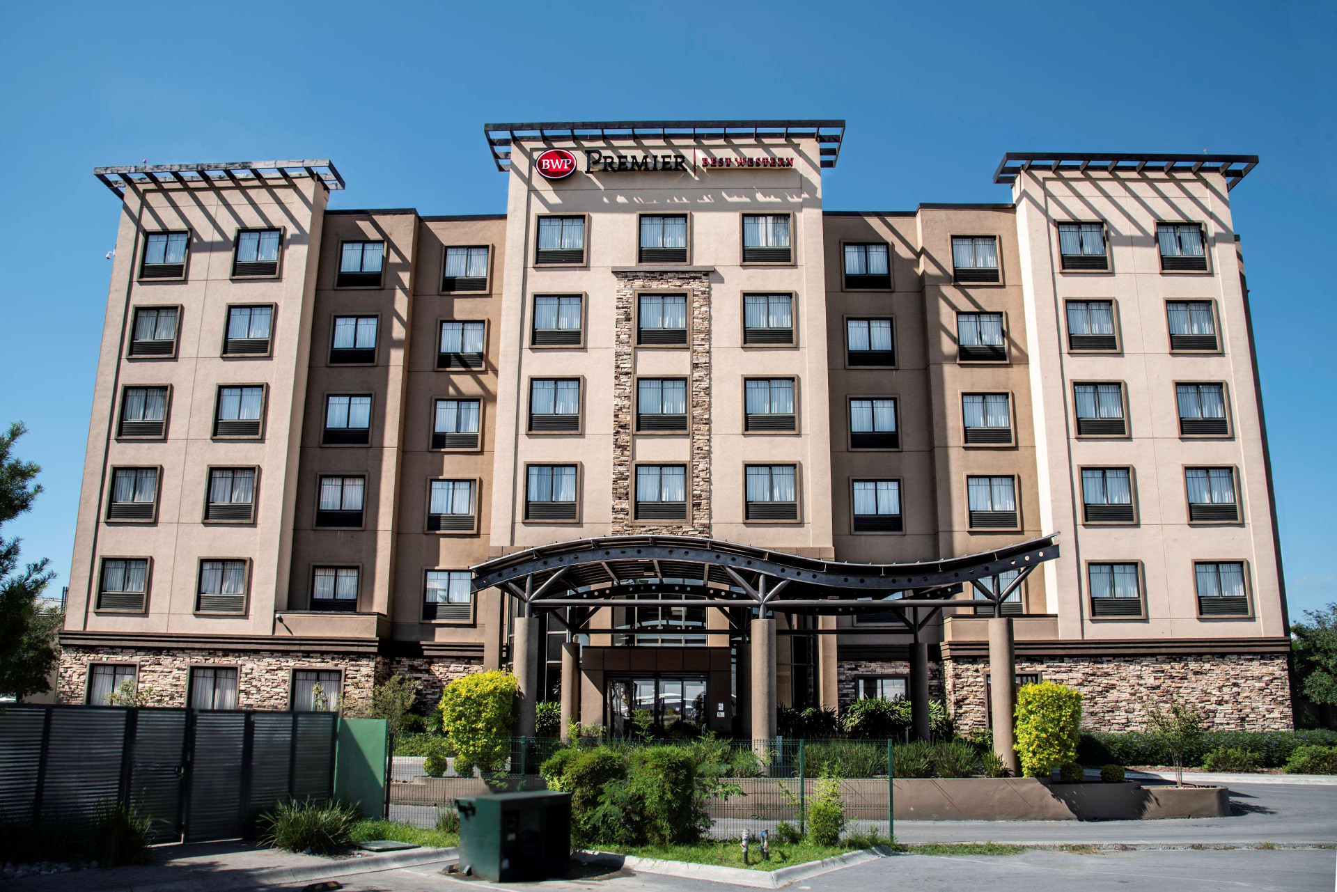 Vista Exterior Best Western Premier Monterrey Aeropuerto