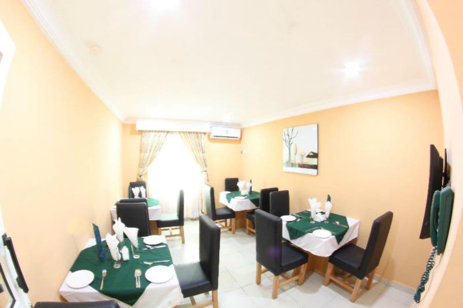 Restaurant Celia's Suites