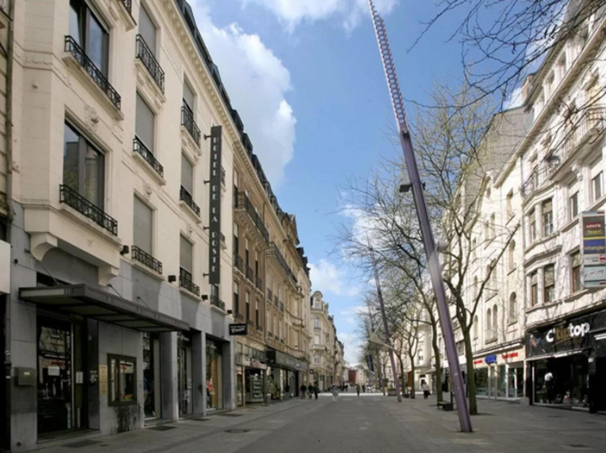 Vista Exterior De la Poste