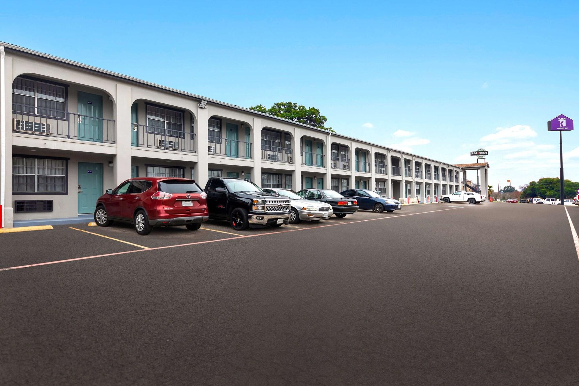 Vista Exterior Knights Inn Belton