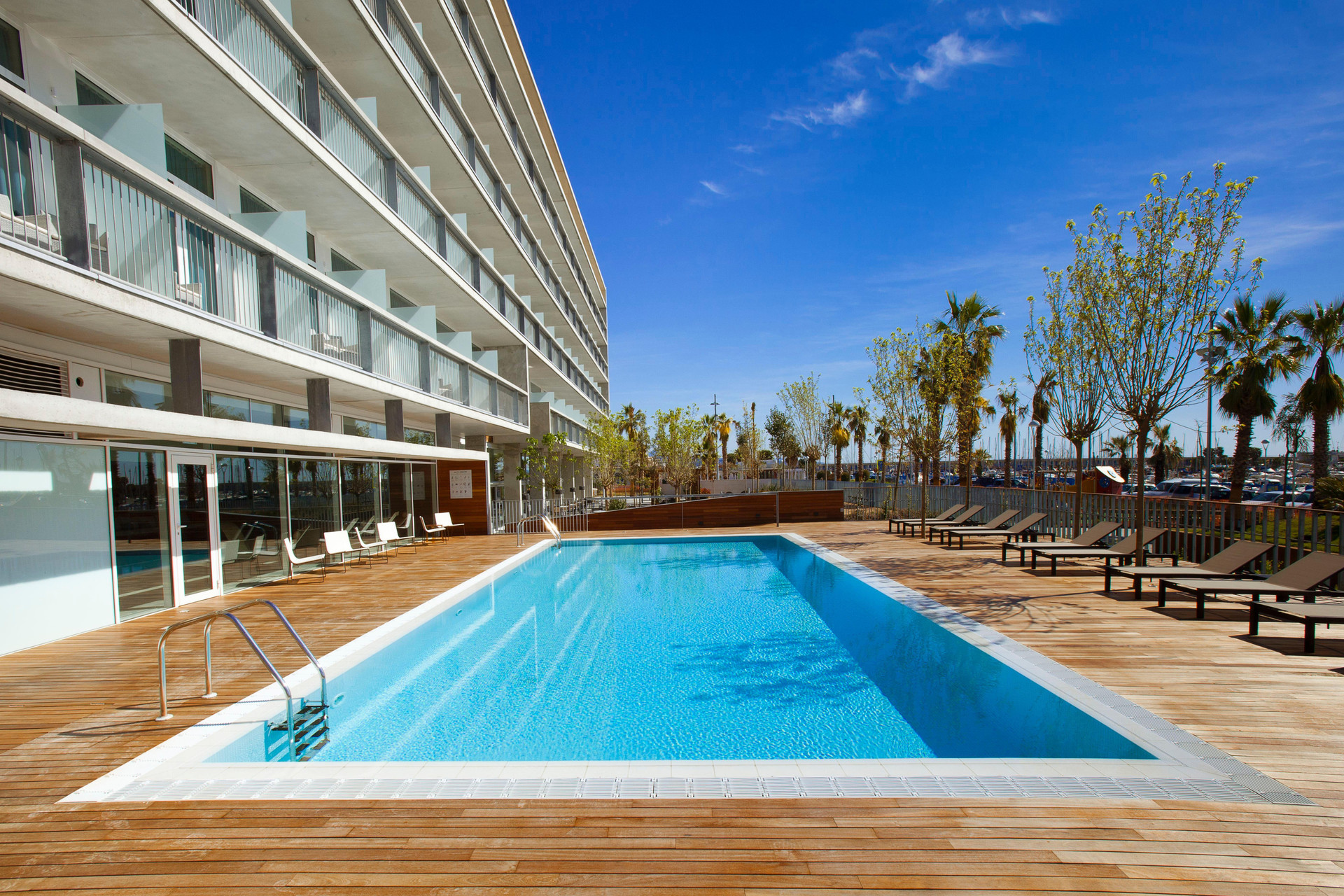 Vista Piscina Hotel Atenea Port Barcelona Mataro