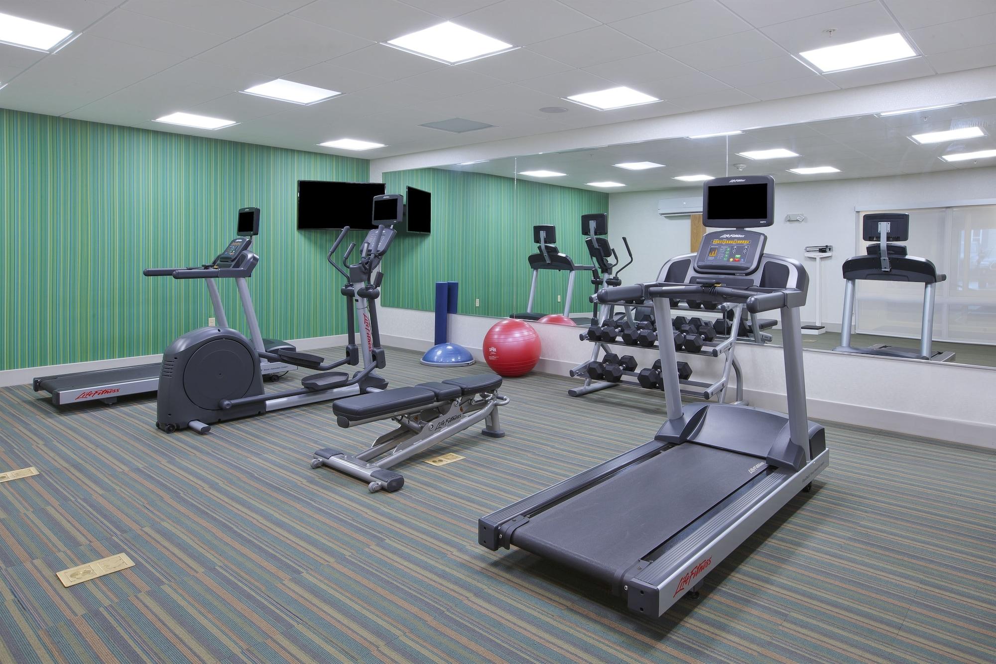 Gimnasio Holiday Inn Express & Suites Parkersburg East by IHG