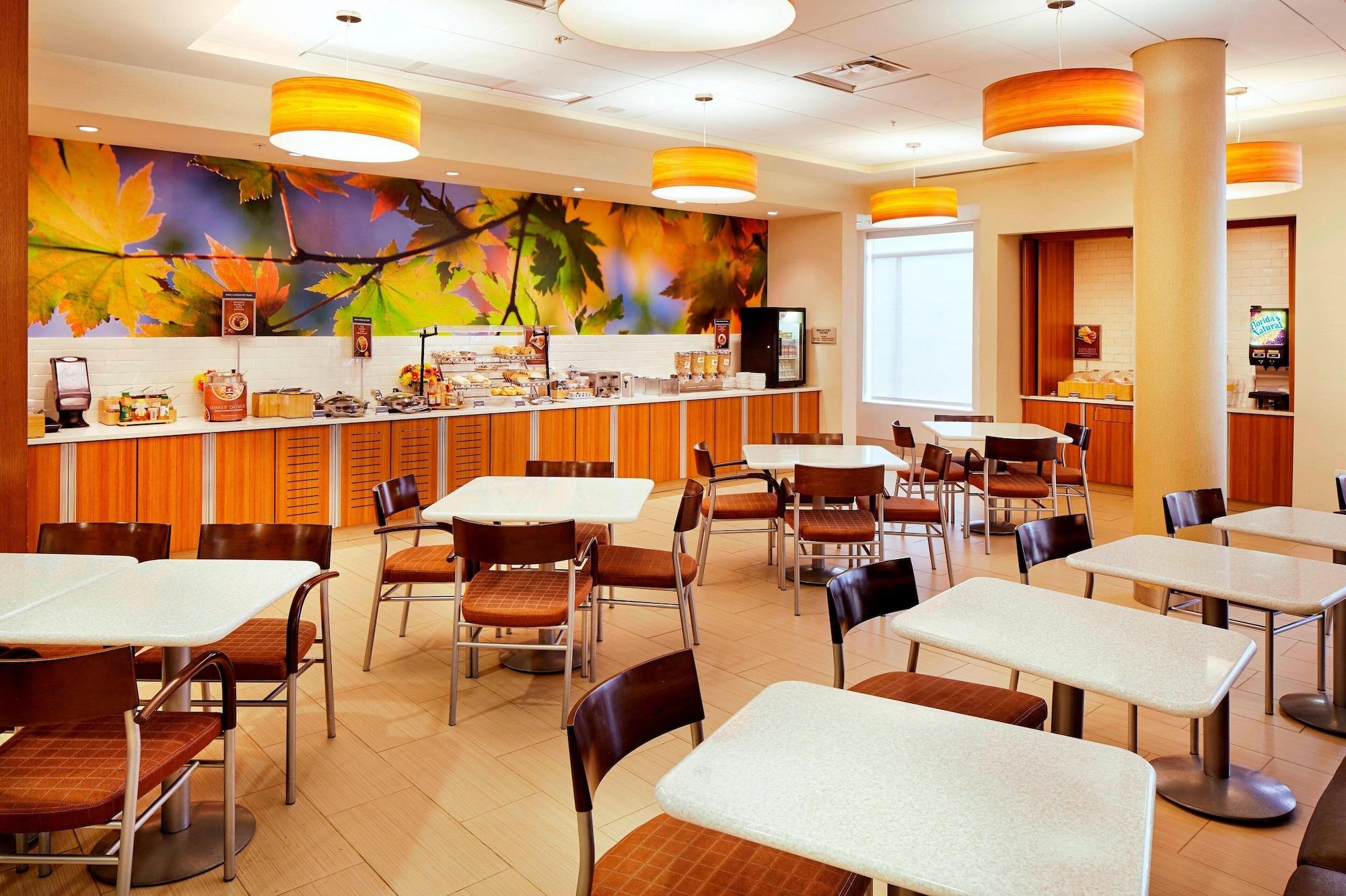 Restaurant SpringHill Suites Pittsburgh Latrobe