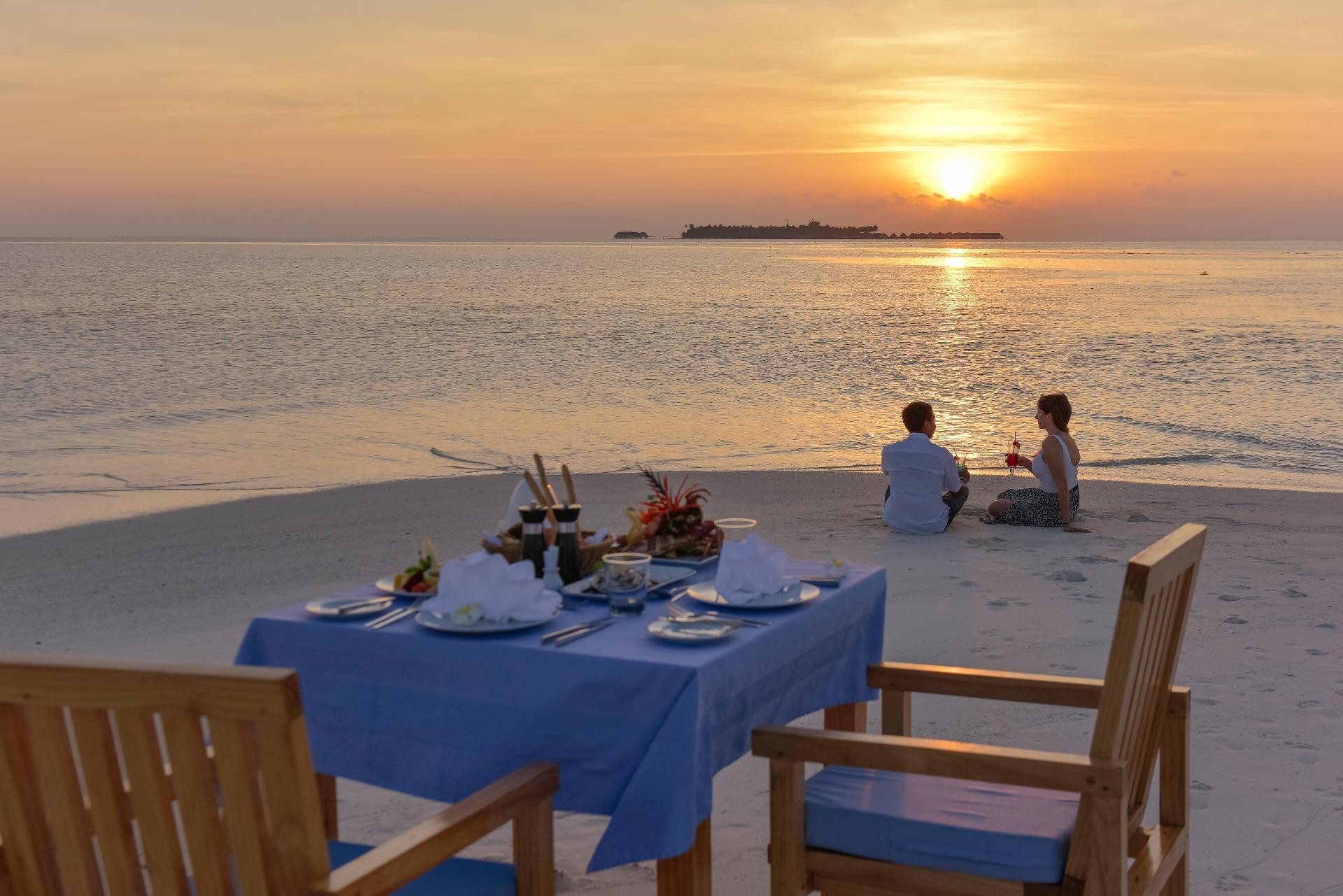 Restaurant OUTRIGGER Maldives Maafushivaru Resort