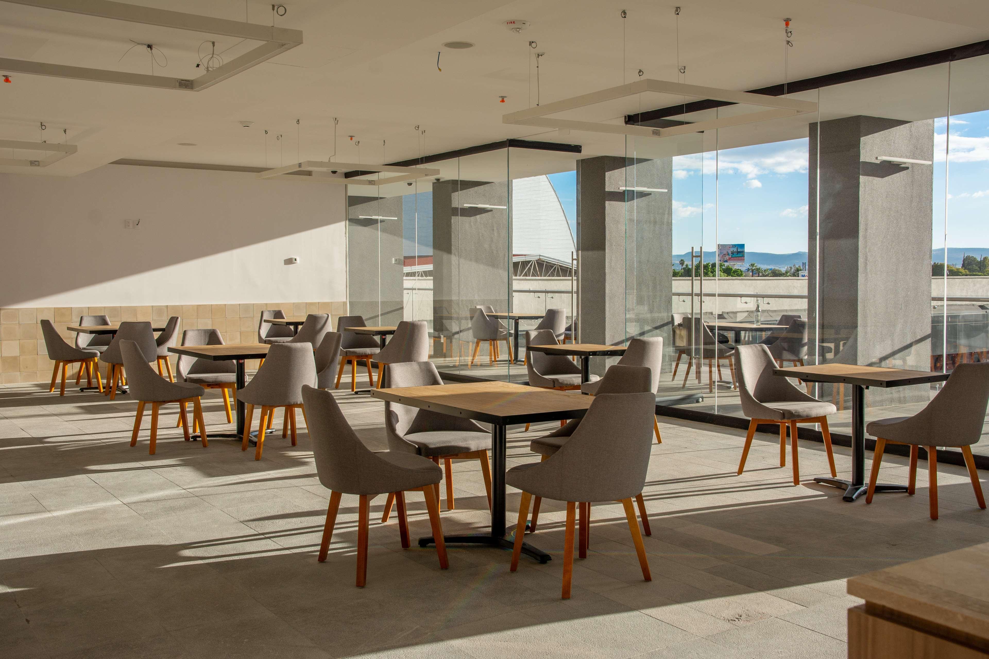 Bar/Salón StadÃ­a Suites QuerÃtaro