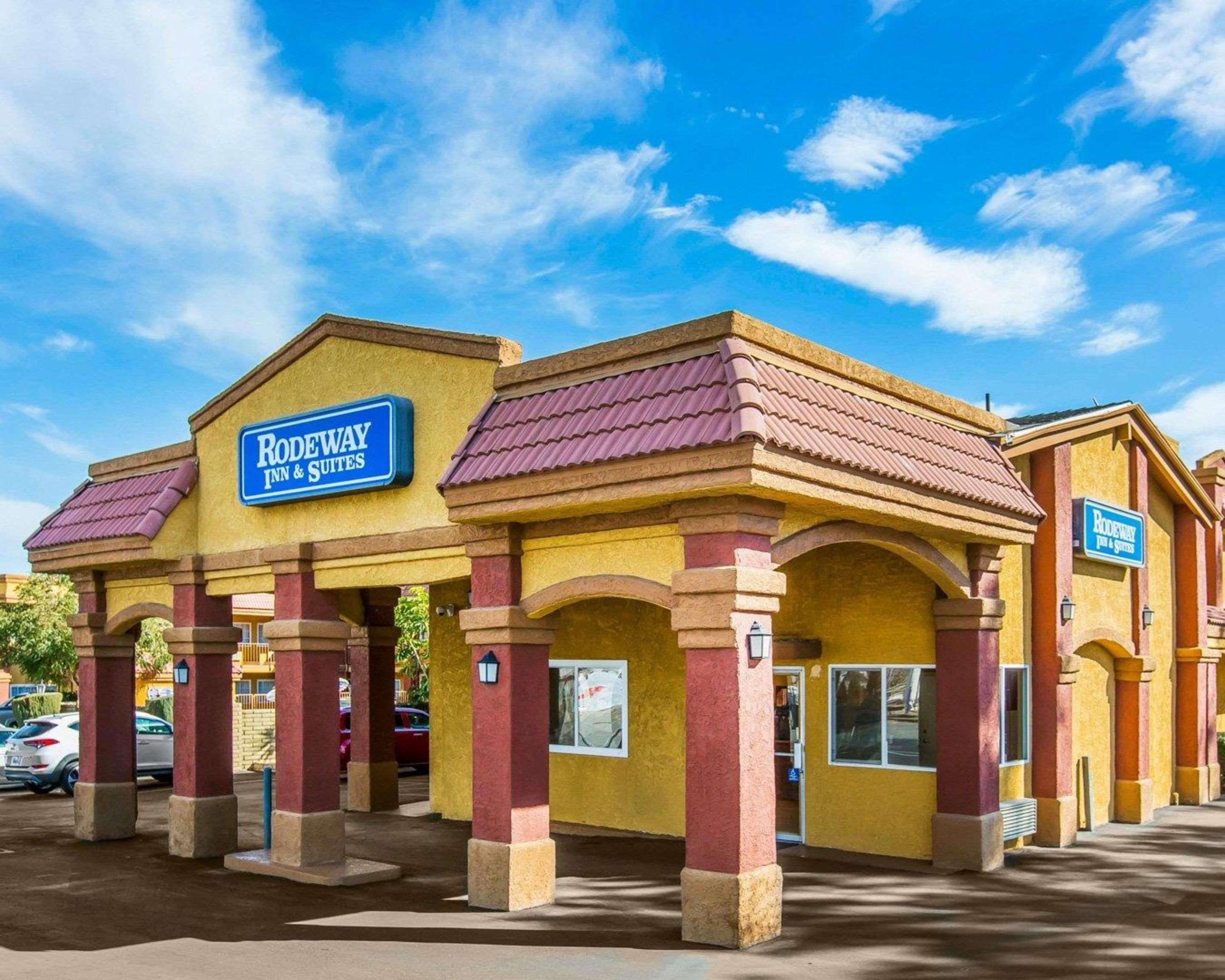 Varios Rodeway Inn & Suites Corona