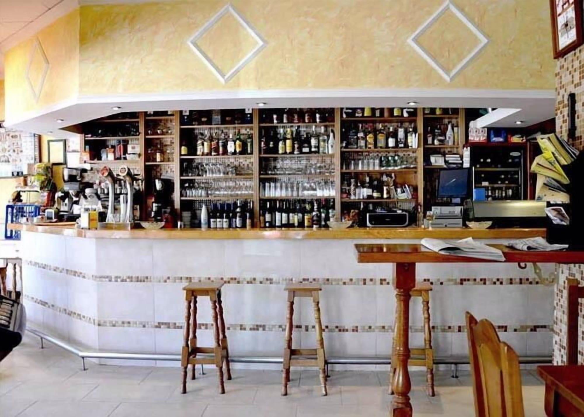 Bar/Salón Pension Costiña