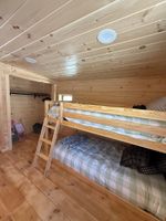 Alquiler Vacacional - Four seasons, waterfront, private beach! Elegant cozy cabin lakeside retreat!