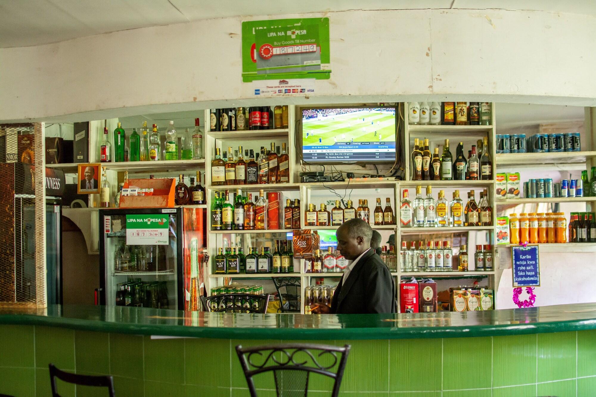 Bar/Salón Kolol Riverside Resort