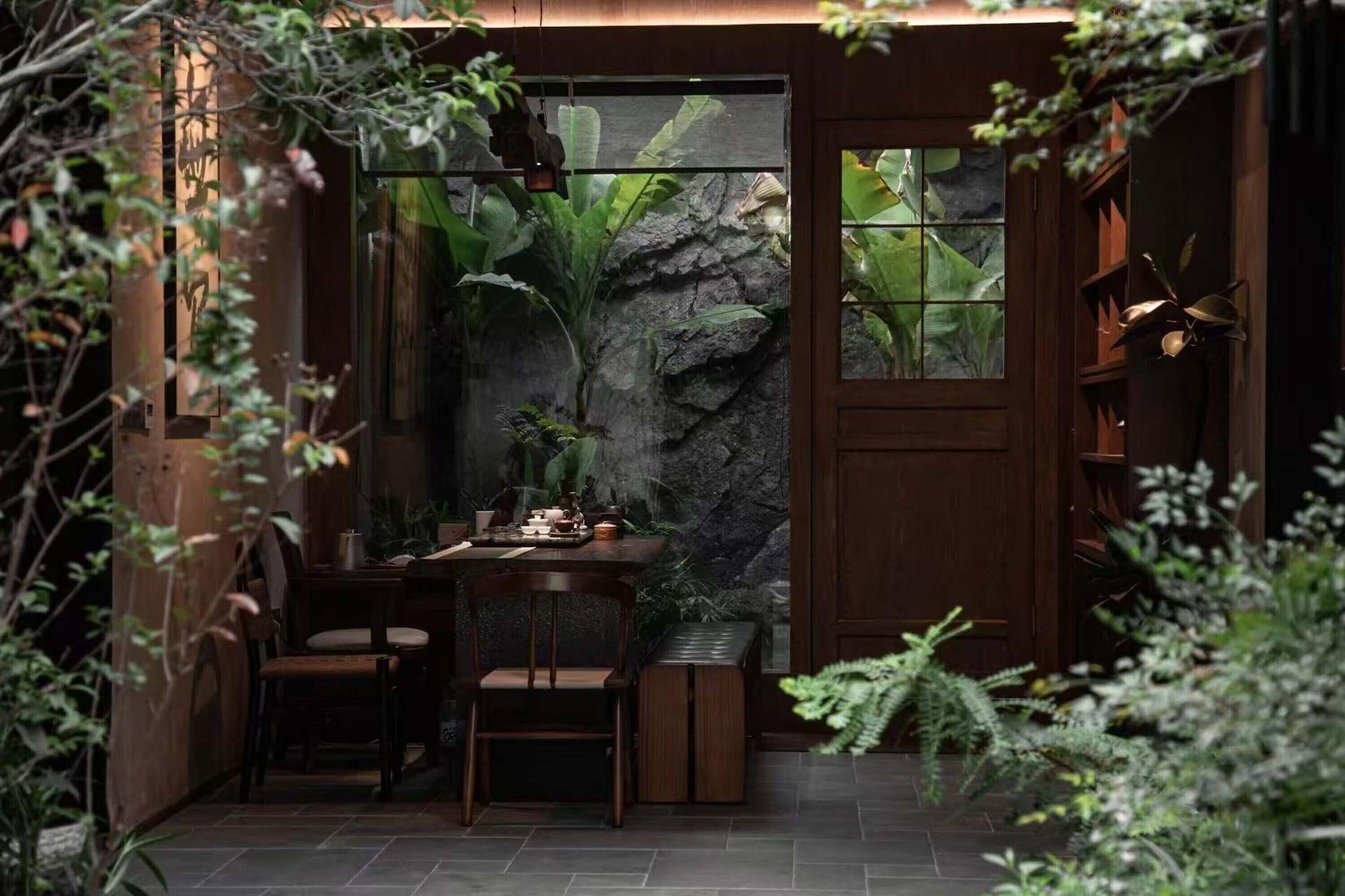 Varios WUTA Designer Hotel