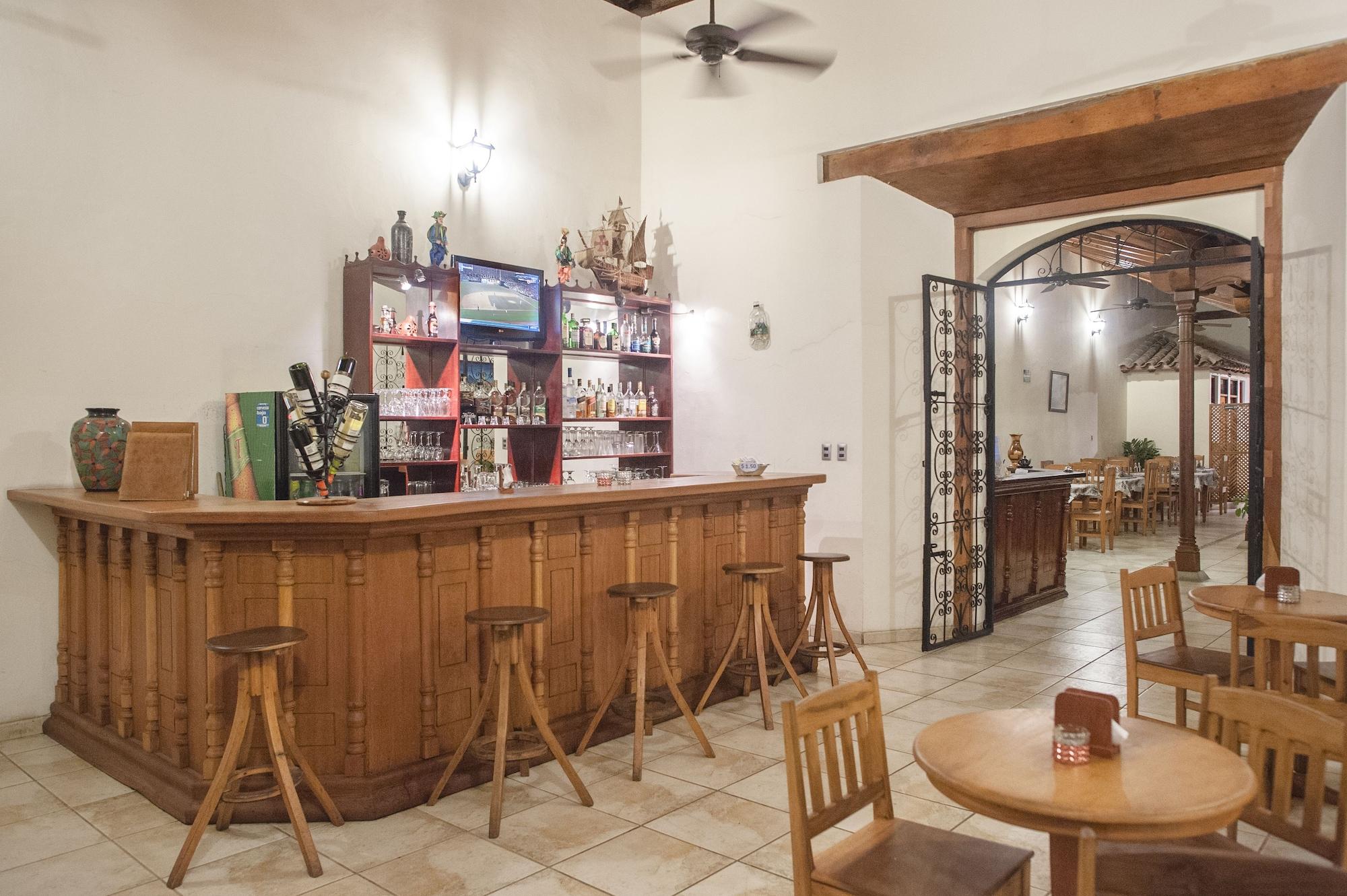 Bar/Salón Hotel El Almirante